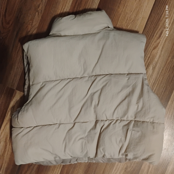 H&M Divided Women's Large Cream Puffer Vest - Picture 4 of 4